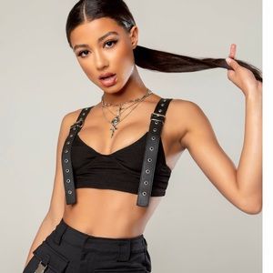 BUCKLE CROP TOP